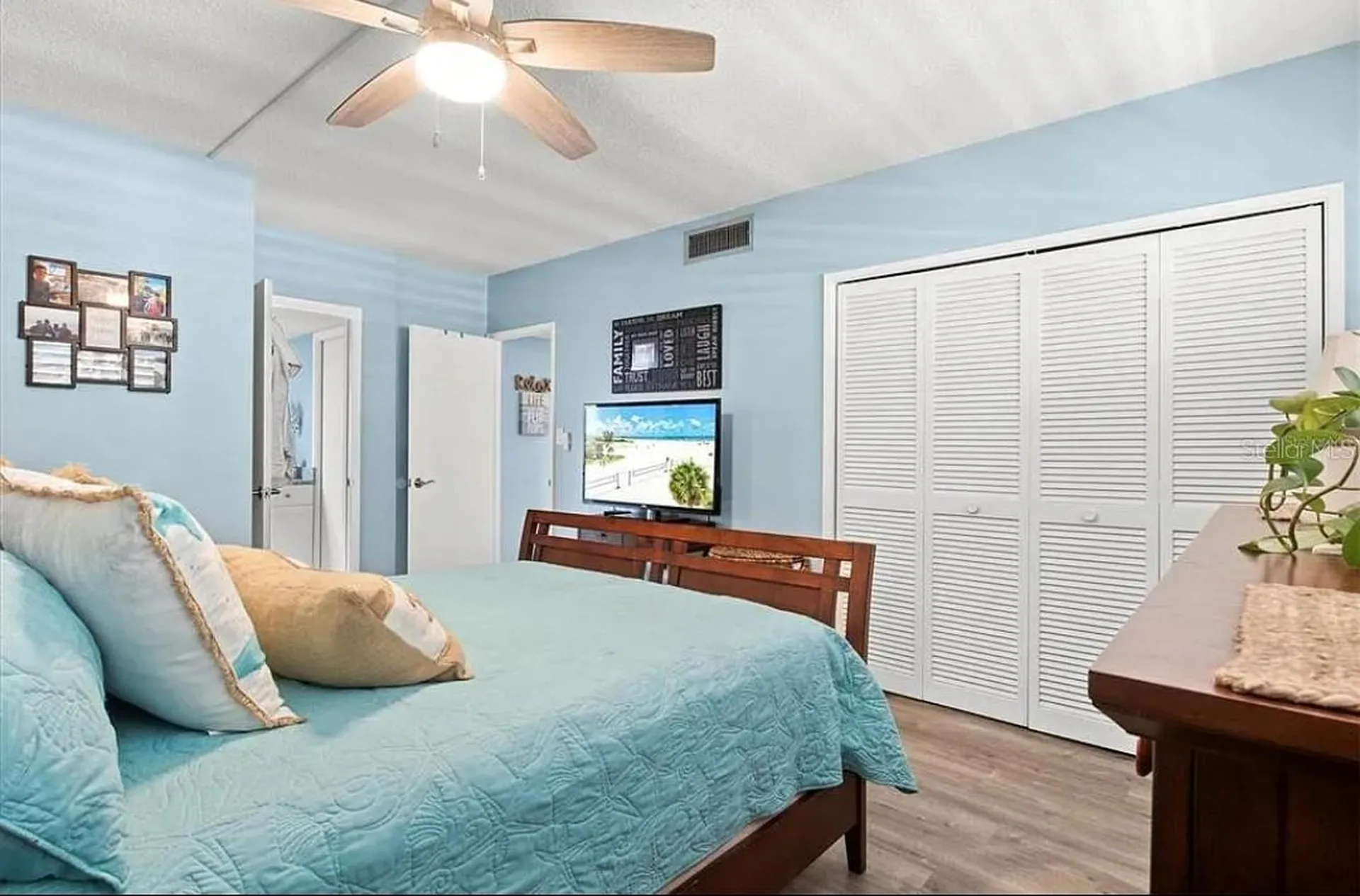 7461 W Country Club Drive N Sarasota FL 34243
