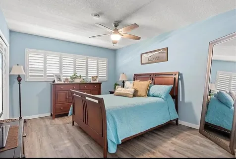7461 W Country Club Drive N Sarasota FL 34243
