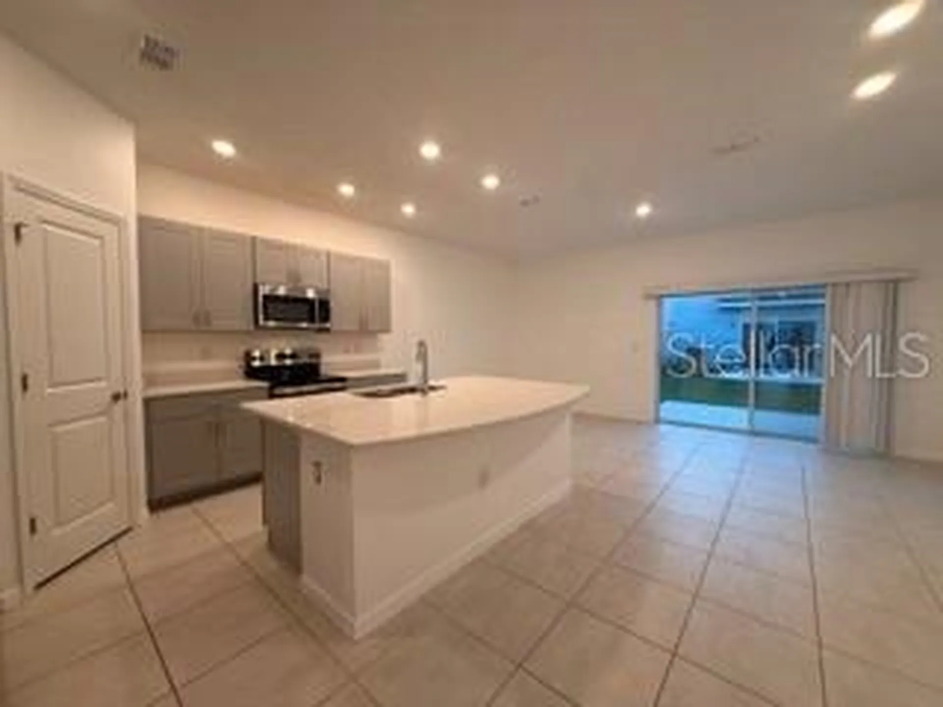 2906 Canary Avenue Davenport FL 33837