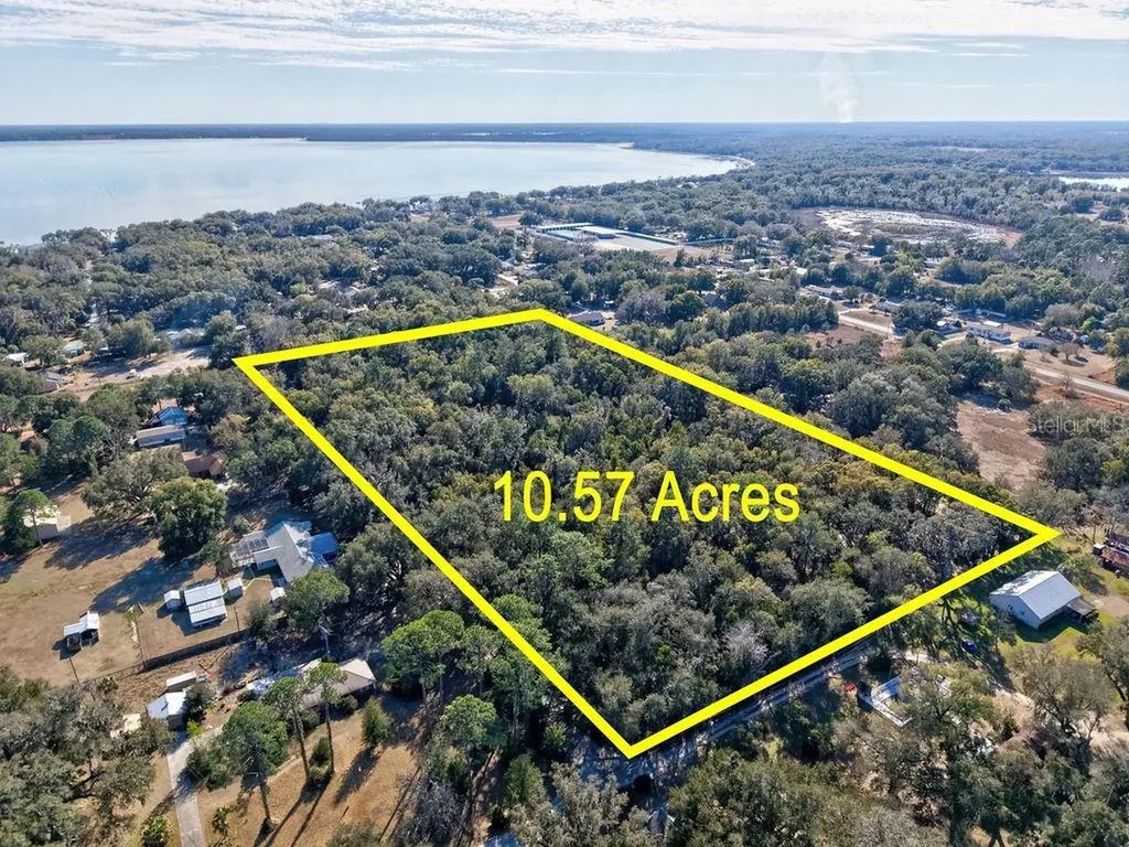SE 129 Court Ocklawaha FL 32179