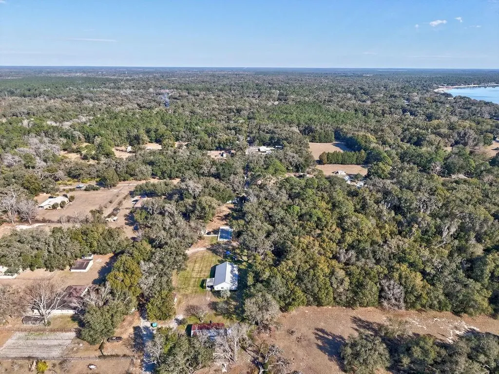 SE 129 Court Ocklawaha FL 32179