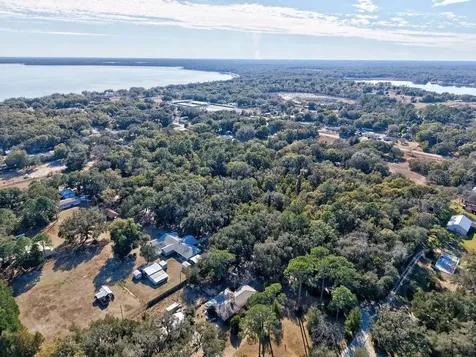 SE 129 Court Ocklawaha FL 32179