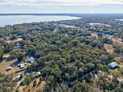 SE 129 Court Ocklawaha FL 32179