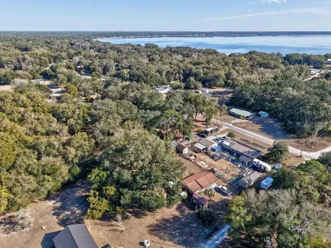 SE 129 Court Ocklawaha FL 32179