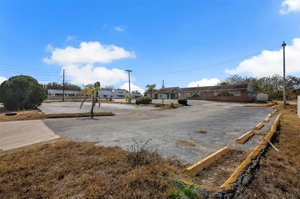 210 State Road 60 W Lake Wales FL 33853