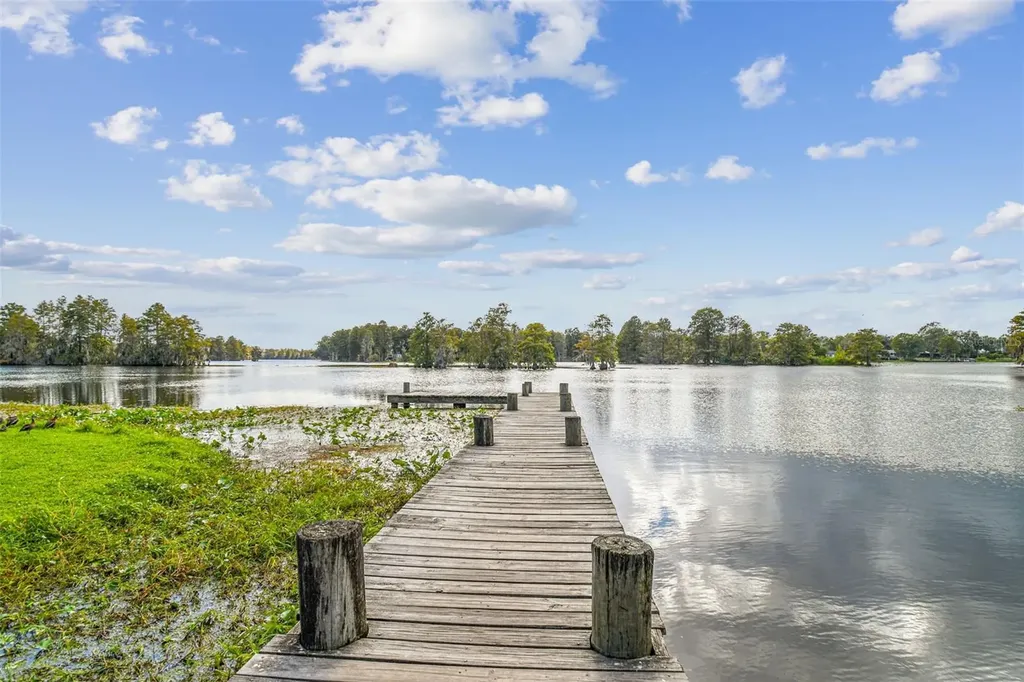 308 Brentwood Drive Temple Terrace FL 33617