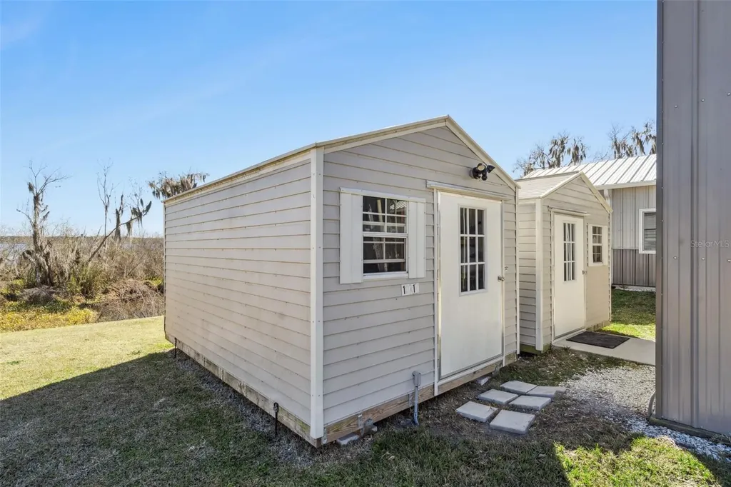 645 Cr 485a Lake Panasoffkee FL 33538