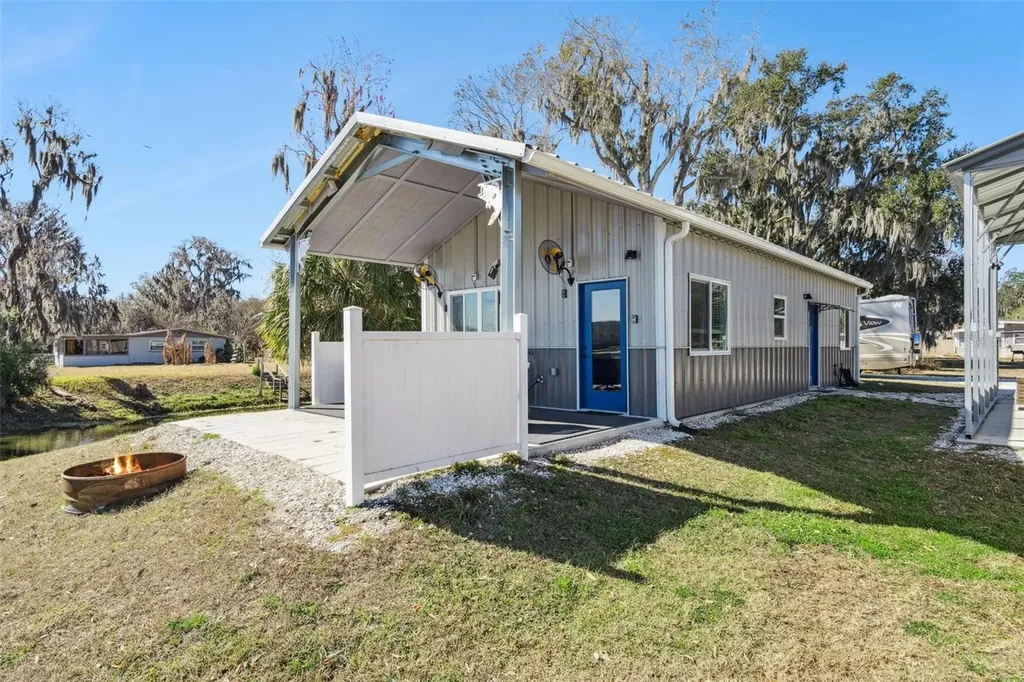 645 Cr 485a Lake Panasoffkee FL 33538