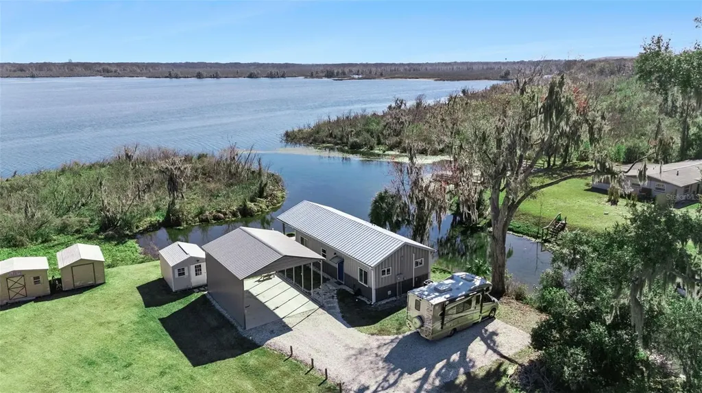 645 Cr 485a Lake Panasoffkee FL 33538