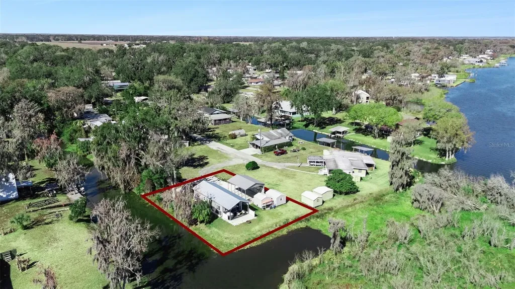645 Cr 485a Lake Panasoffkee FL 33538
