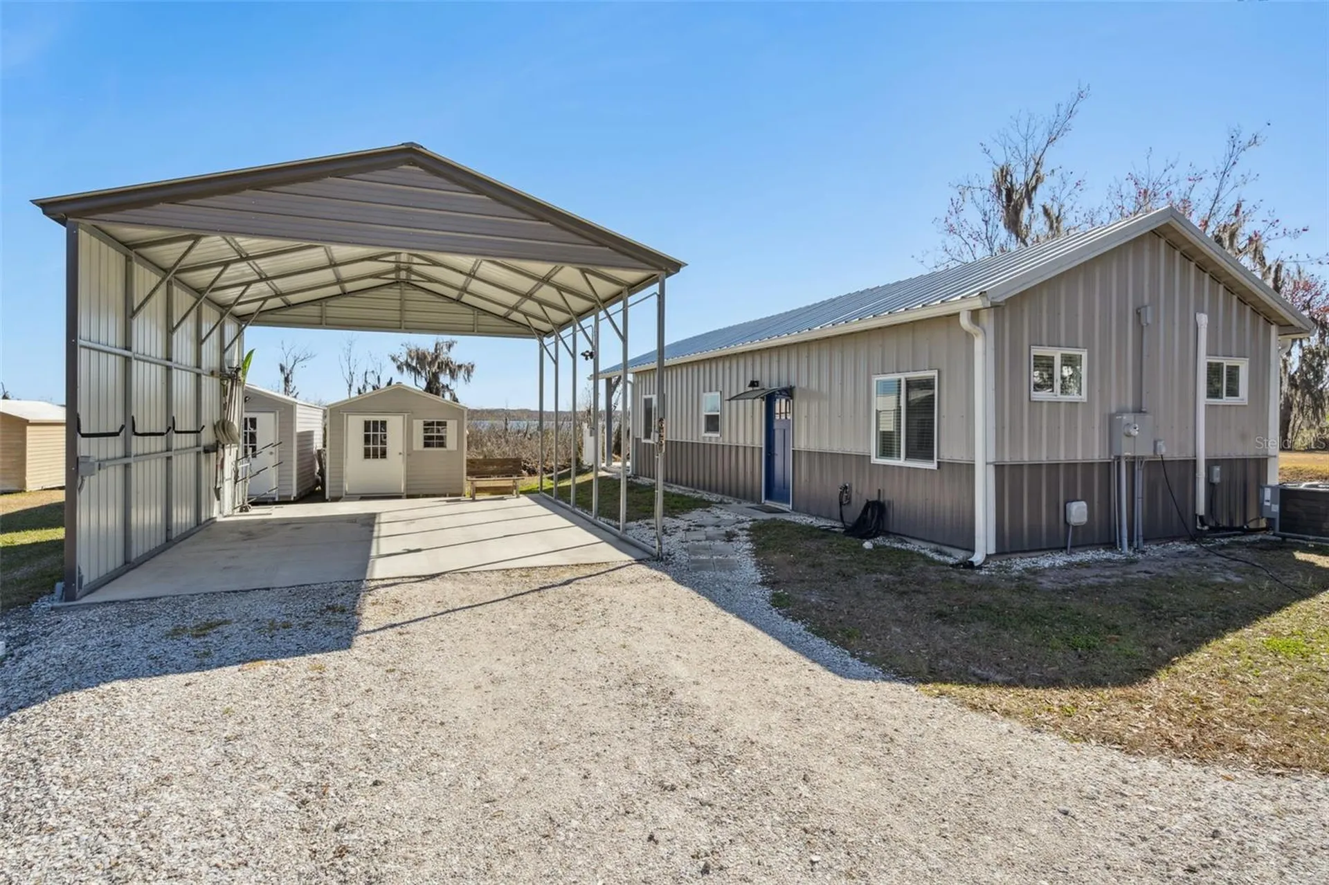 645 Cr 485a Lake Panasoffkee FL 33538