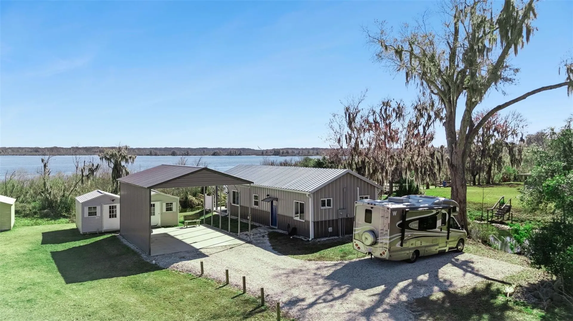 645 Cr 485a Lake Panasoffkee FL 33538