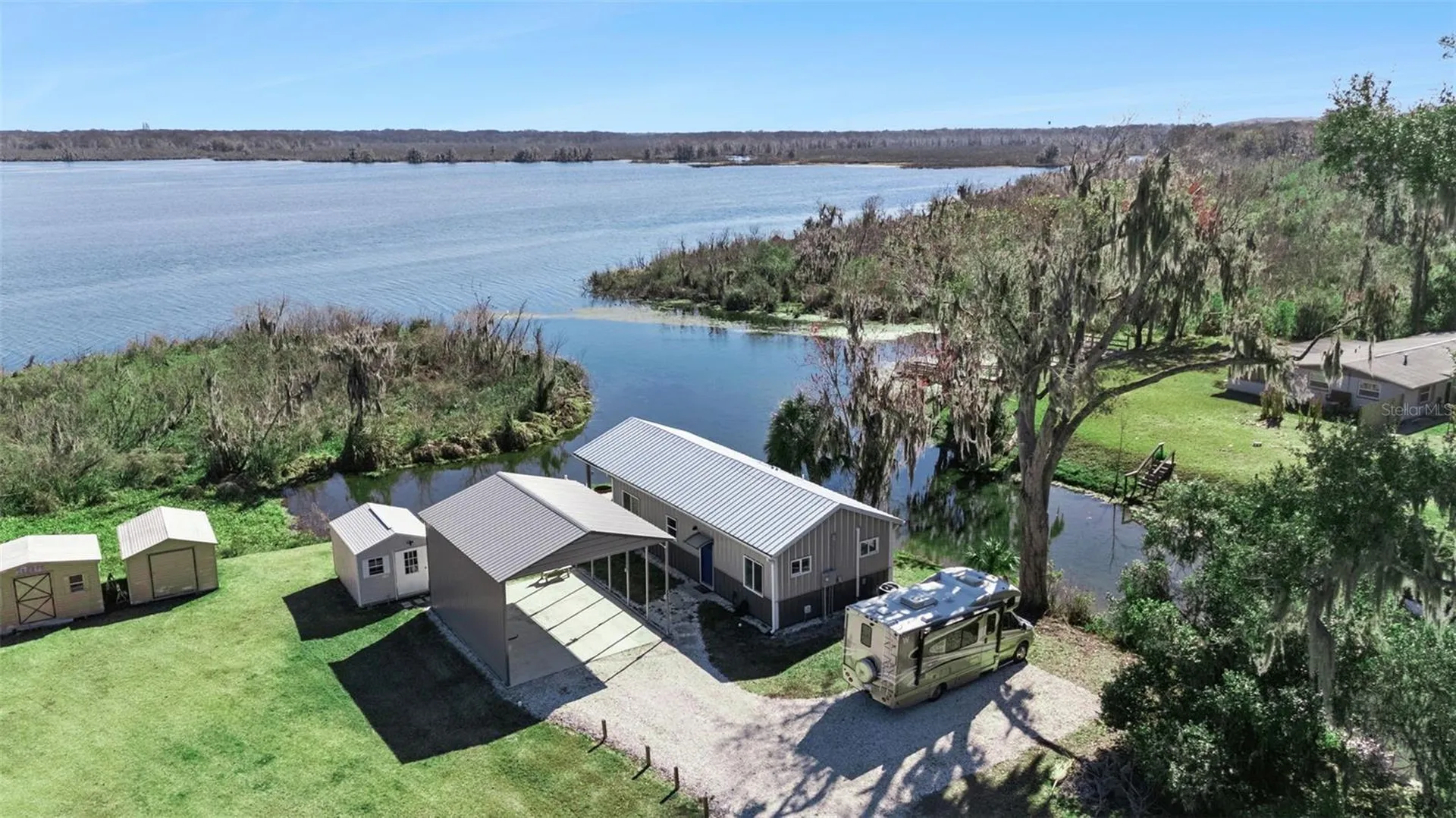 645 Cr 485a Lake Panasoffkee FL 33538