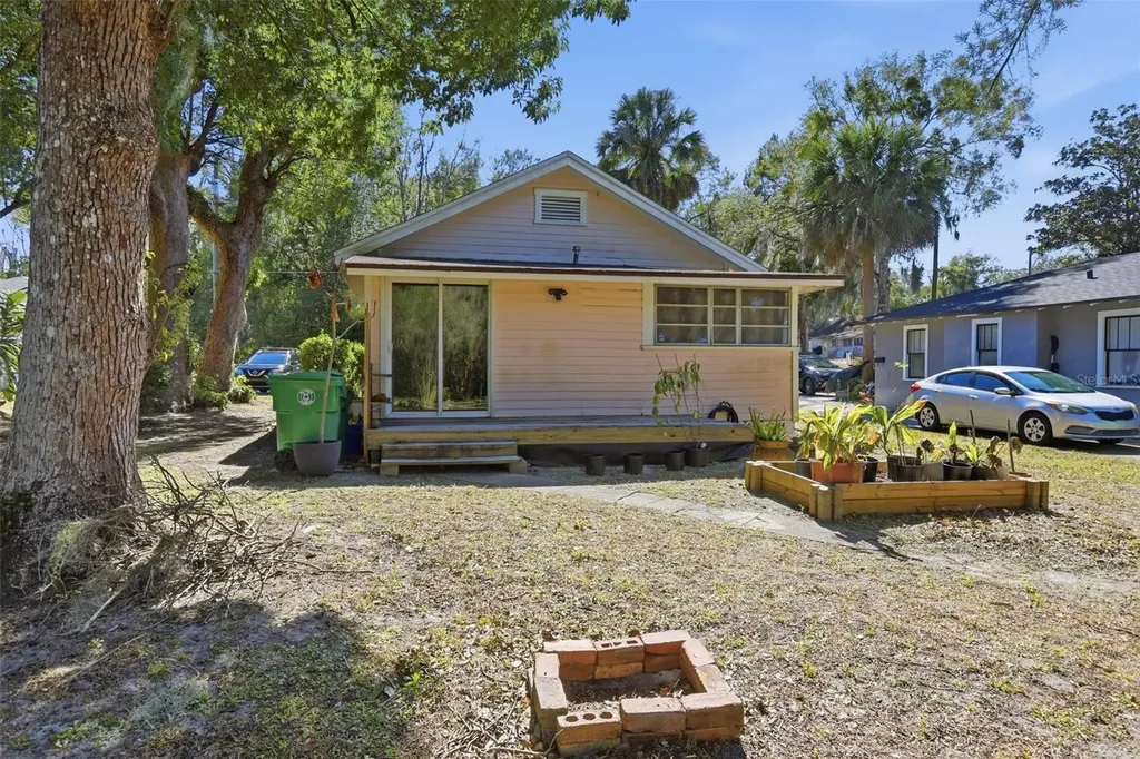 319 W University Avenue Deland FL 32720
