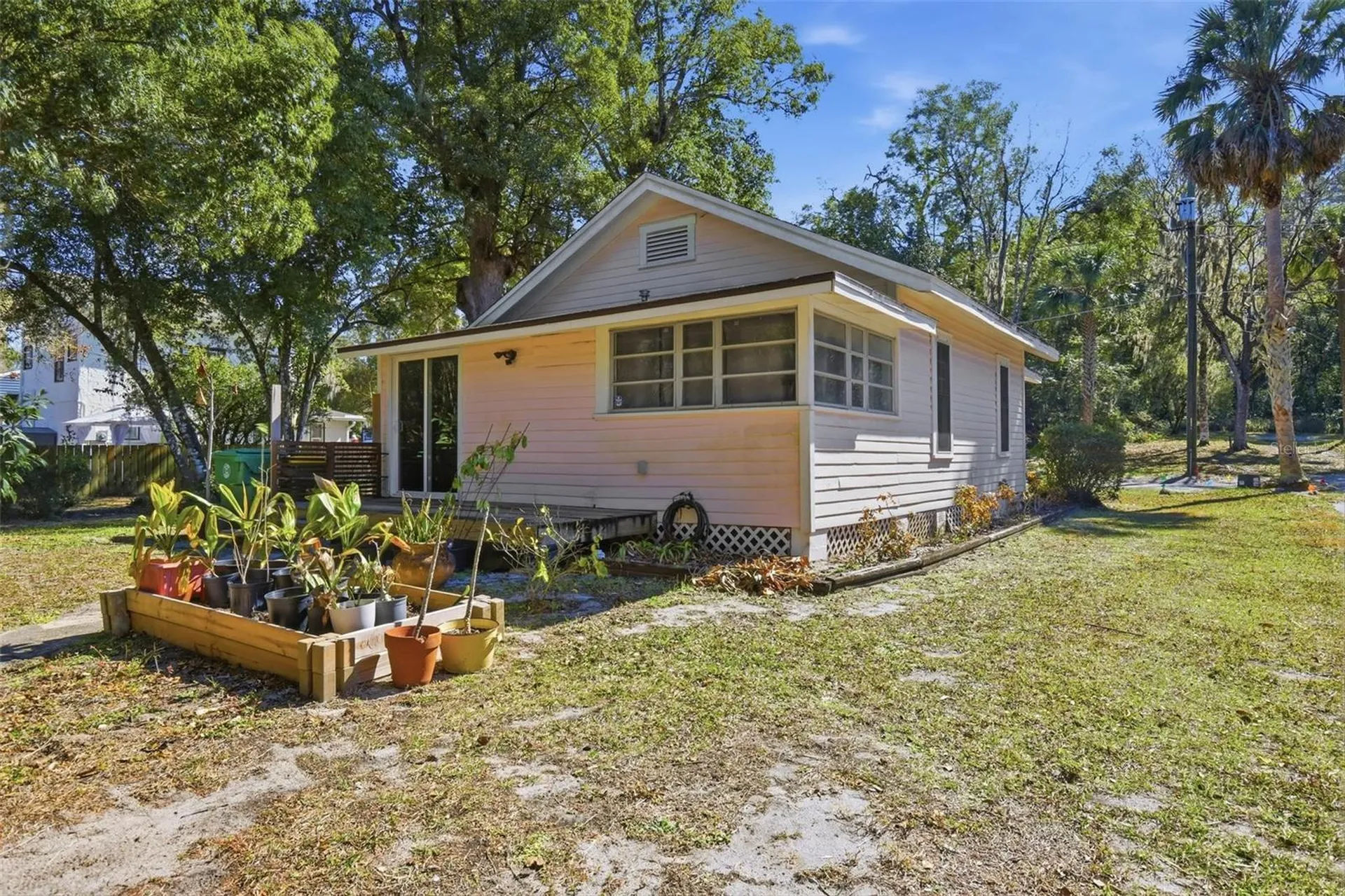319 W University Avenue Deland FL 32720