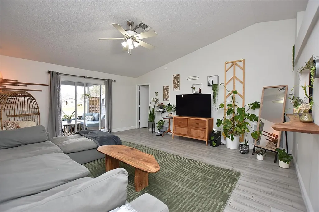 2022 Hatteras Point Lakeland FL 33813