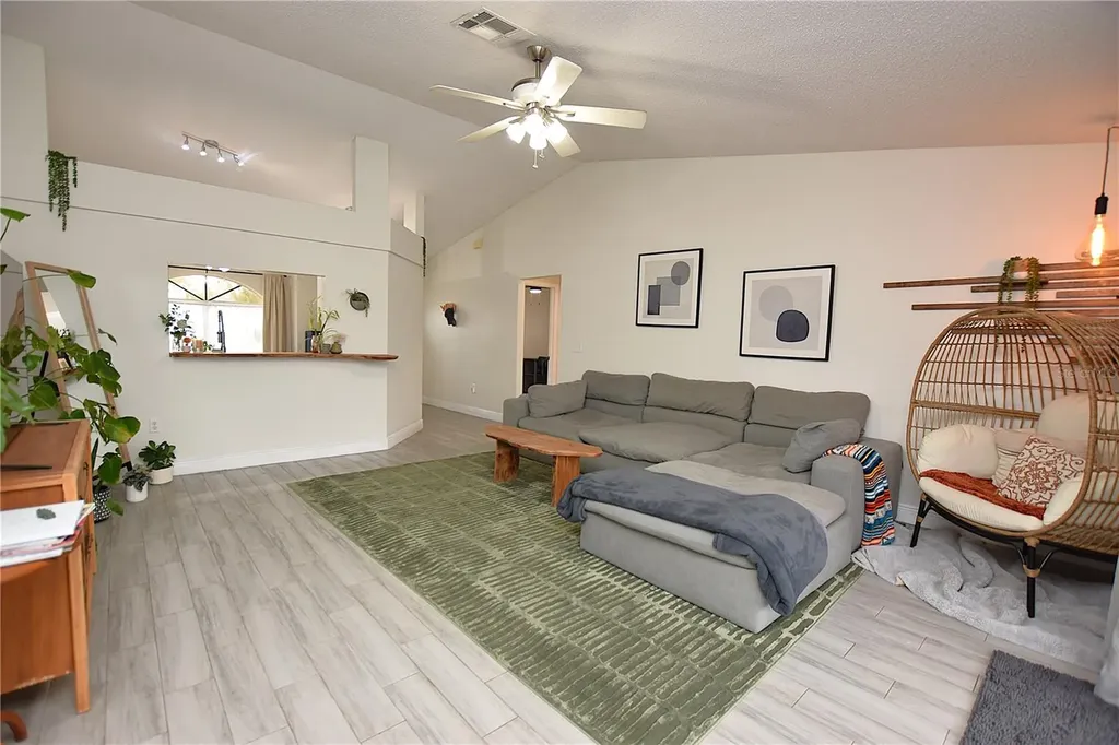 2022 Hatteras Point Lakeland FL 33813