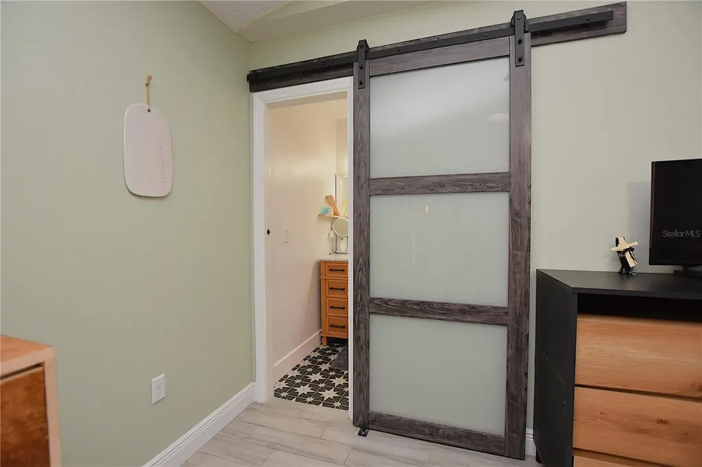 2022 Hatteras Point Lakeland FL 33813
