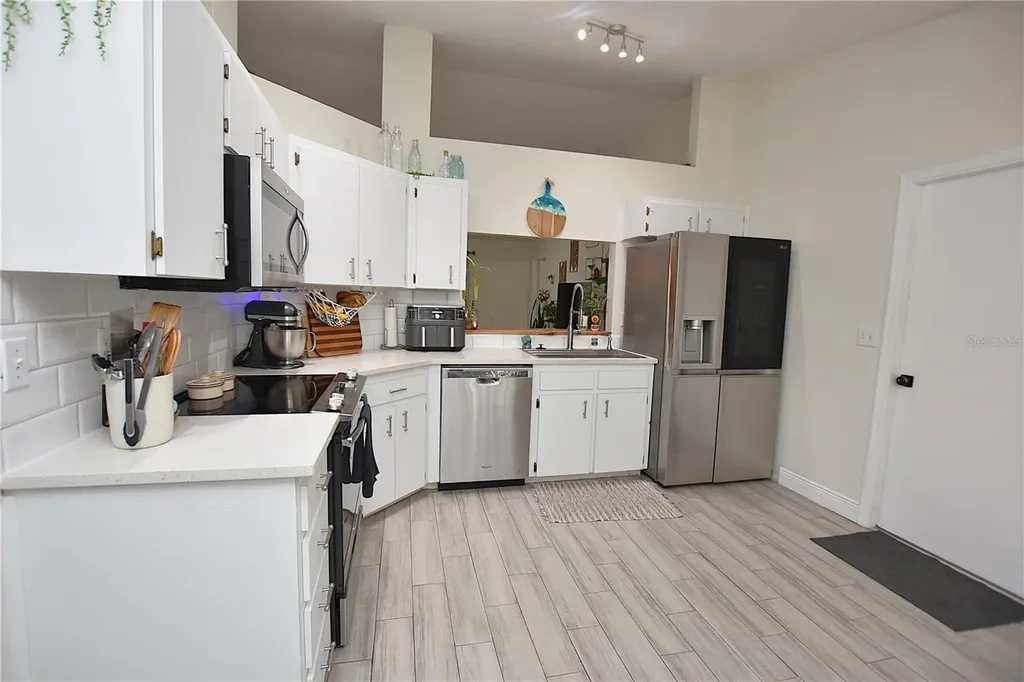 2022 Hatteras Point Lakeland FL 33813