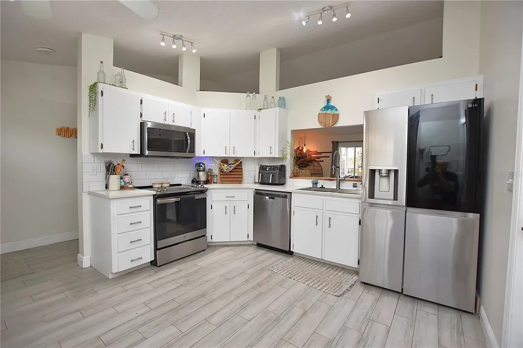 2022 Hatteras Point Lakeland FL 33813