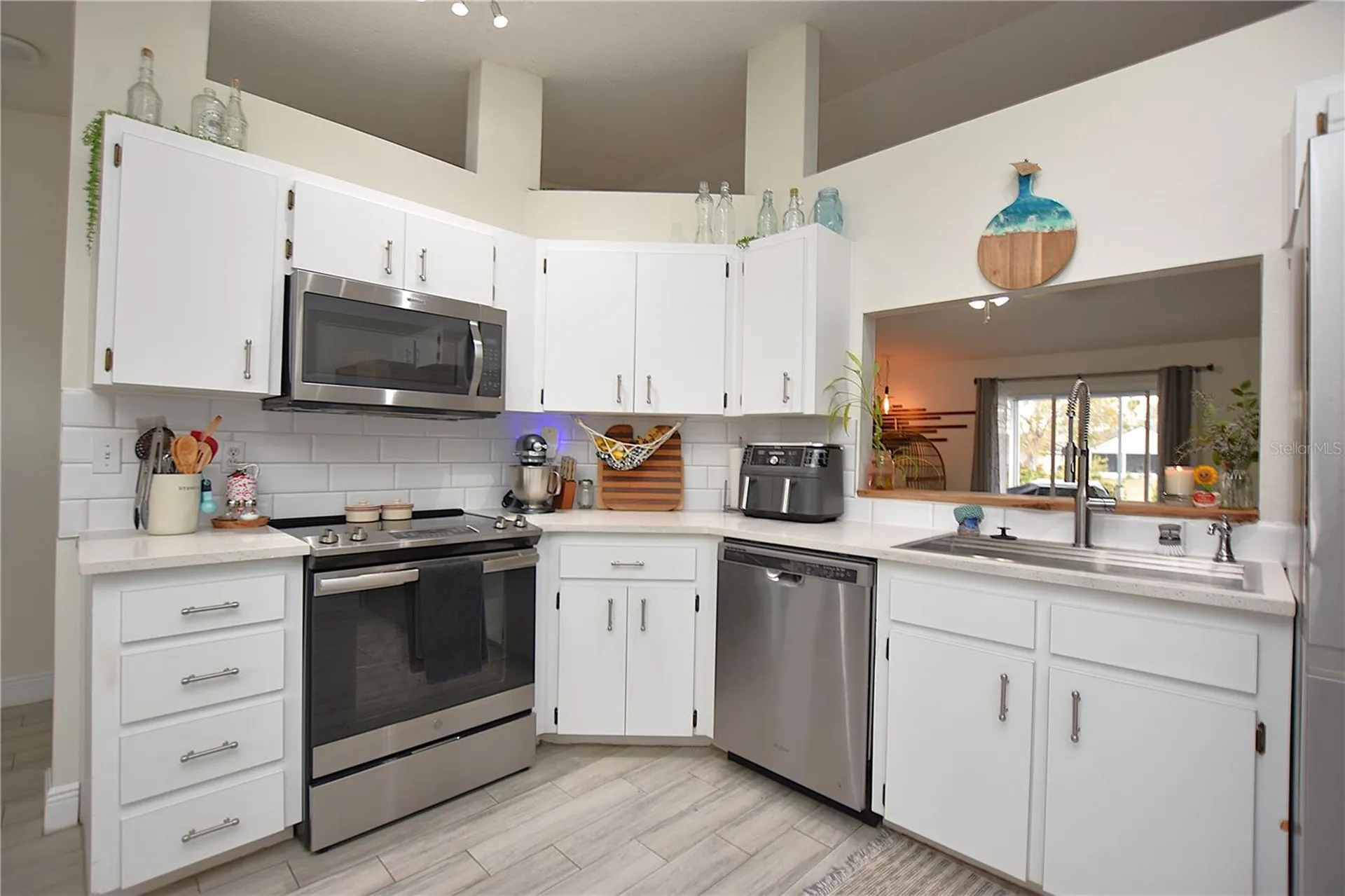 2022 Hatteras Point Lakeland FL 33813