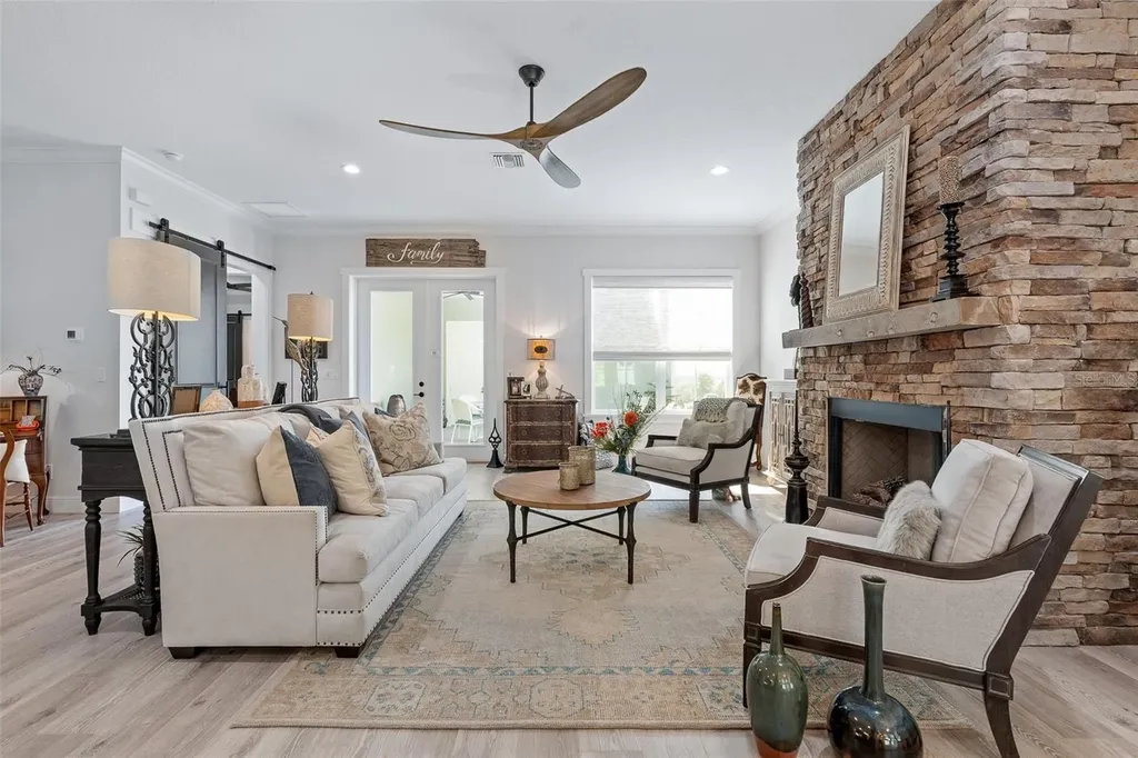 622 W 11th Avenue Mount Dora FL 32757