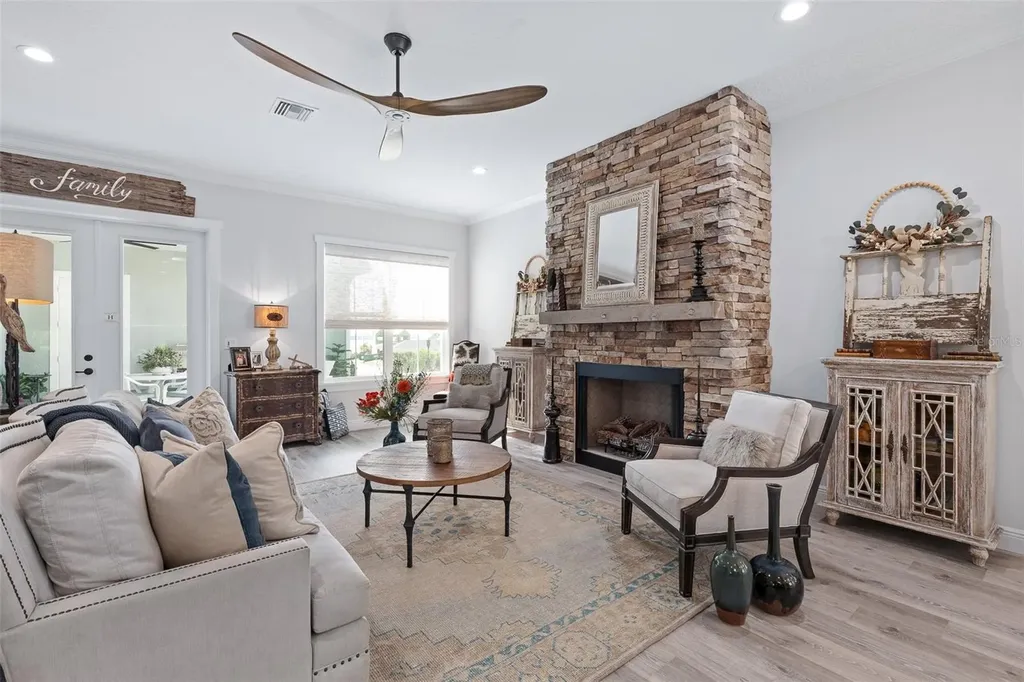 622 W 11th Avenue Mount Dora FL 32757
