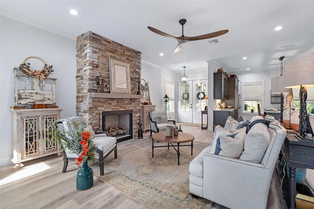 622 W 11th Avenue Mount Dora FL 32757