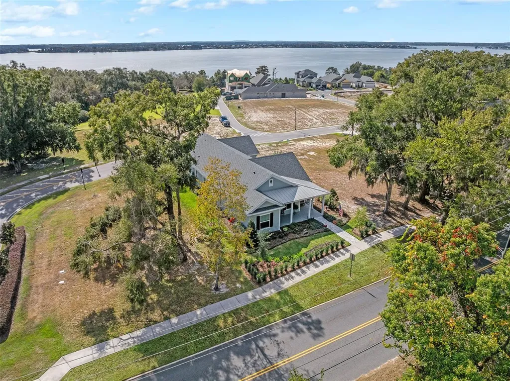 622 W 11th Avenue Mount Dora FL 32757