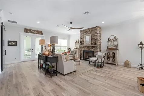 622 W 11th Avenue Mount Dora FL 32757