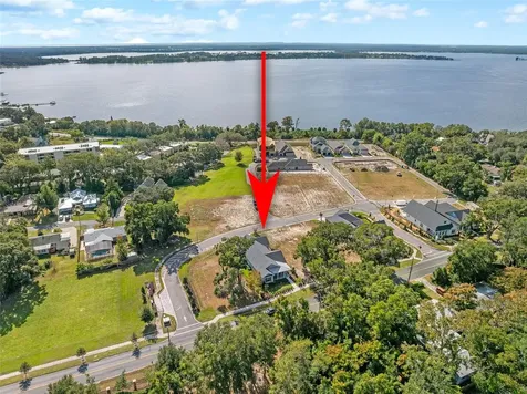 622 W 11th Avenue Mount Dora FL 32757