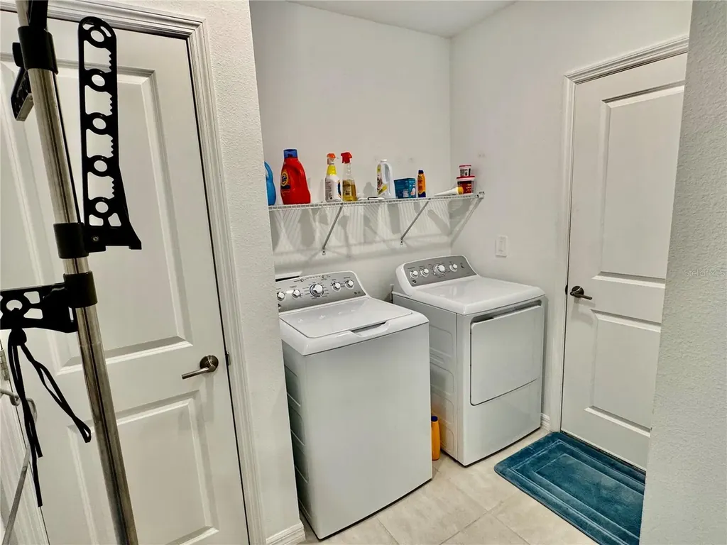 993 Calico Pointe Circle Groveland FL 34736