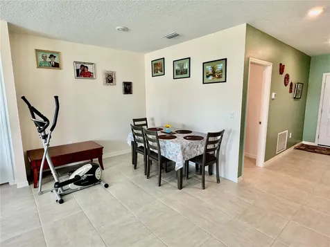 993 Calico Pointe Circle Groveland FL 34736