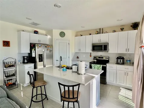 993 Calico Pointe Circle Groveland FL 34736