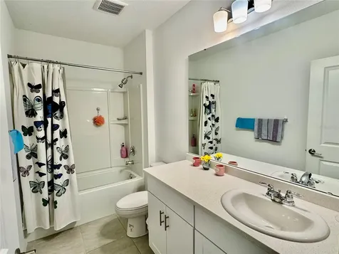 993 Calico Pointe Circle Groveland FL 34736