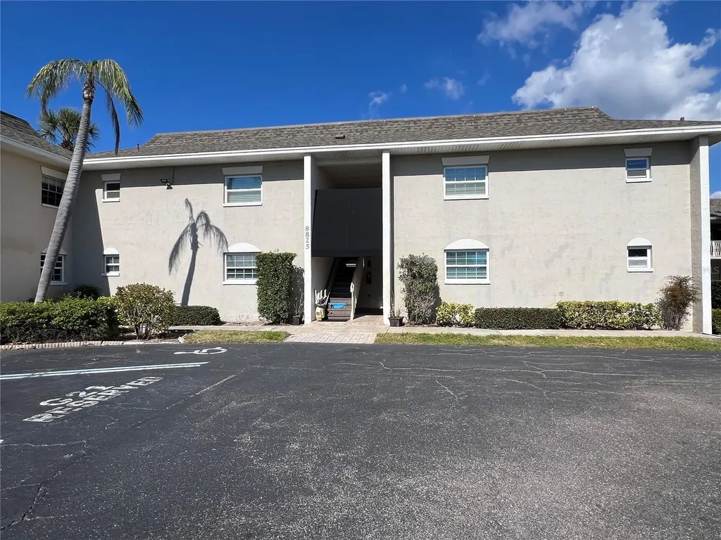 8825 Bay Pointe Drive Tampa FL 33615