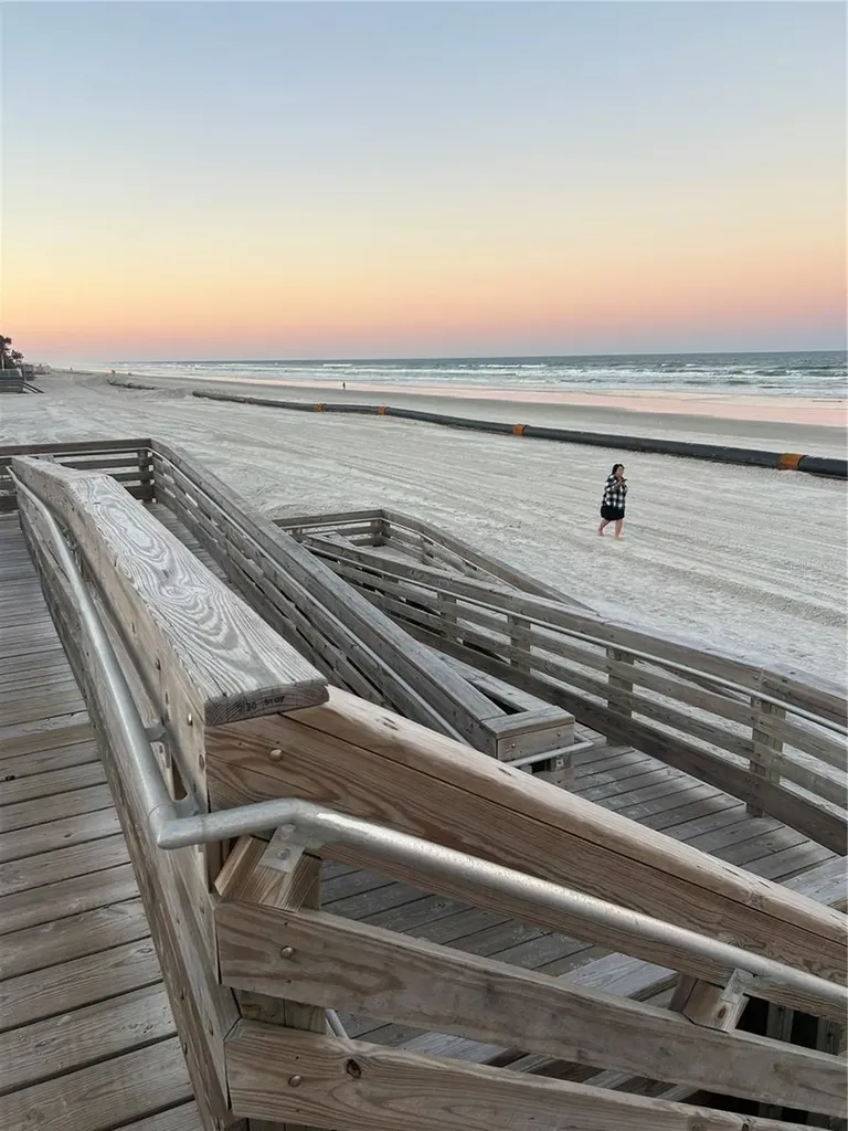 829 E 9th Avenue New Smyrna Beach FL 32169