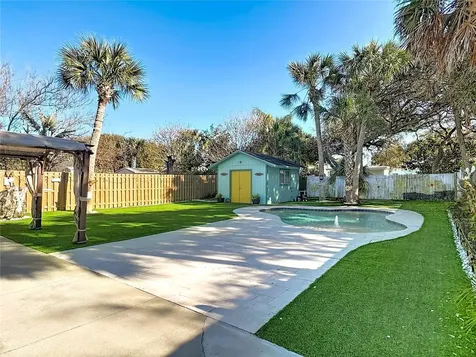 829 E 9th Avenue New Smyrna Beach FL 32169