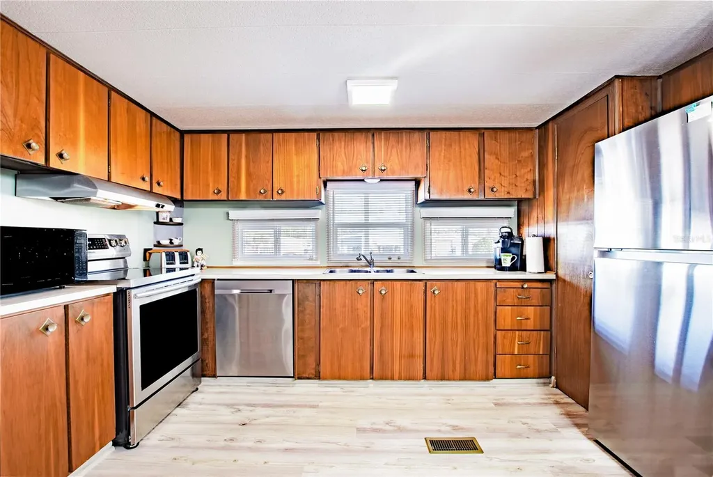 36946 Grace Avenue Zephyrhills FL 33542