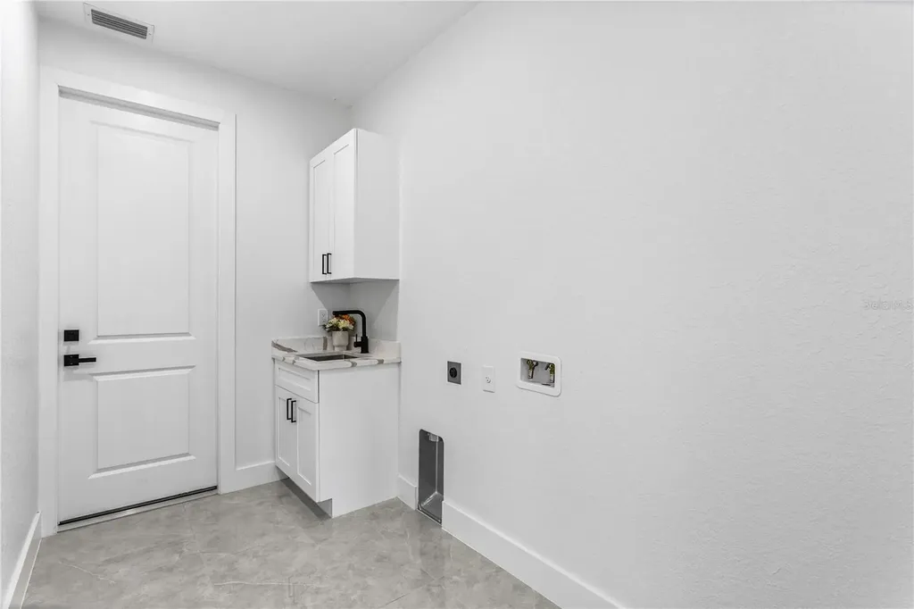 3318 NE 13th Place Cape Coral FL 33909