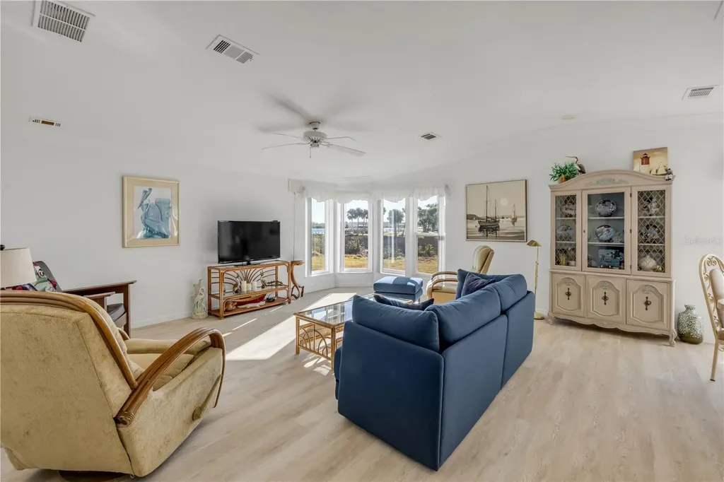 290 Navajo Drive Oak Hill FL 32759