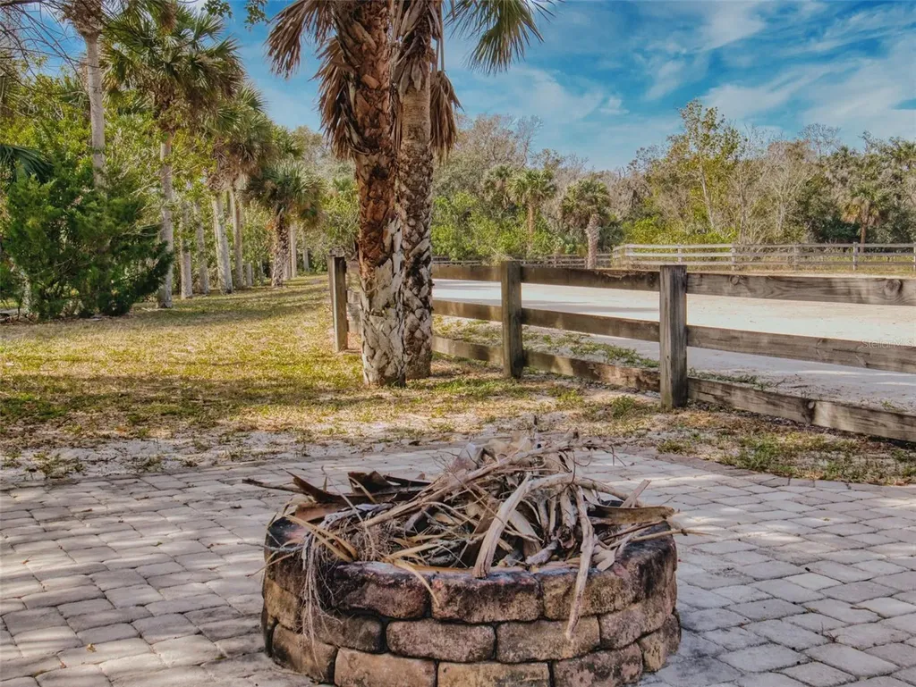 290 Navajo Drive Oak Hill FL 32759