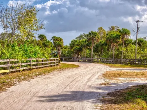 290 Navajo Drive Oak Hill FL 32759