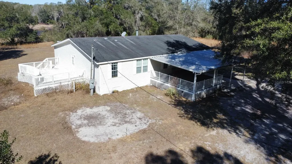15773 SE Highway 42 Weirsdale FL 32195