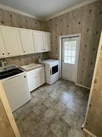 15773 SE Highway 42 Weirsdale FL 32195