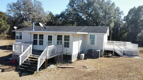 15773 SE Highway 42 Weirsdale FL 32195