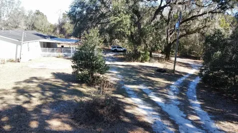 15773 SE Highway 42 Weirsdale FL 32195