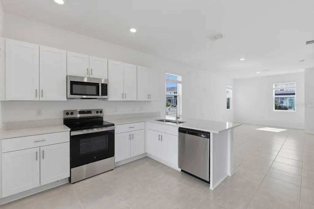 2936 Skyline Loop Kissimmee FL 34758