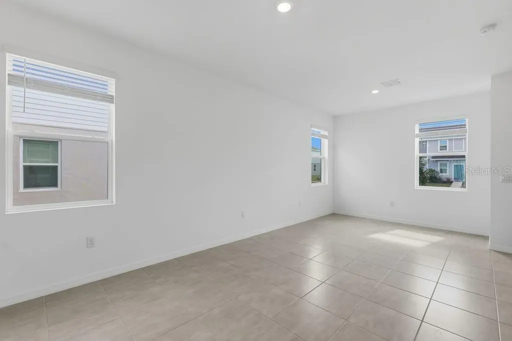 2936 Skyline Loop Kissimmee FL 34758