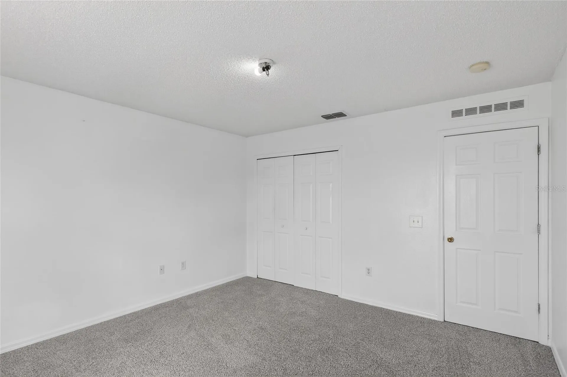 1906 Lakeview Lane Kissimmee FL 34759